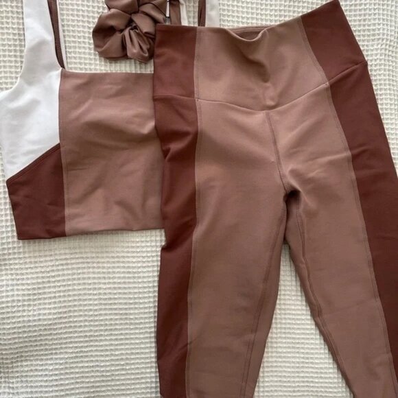 Set!!! Abercrombie YPB sculptLUX Tank + Leggings - Picture 3 of 4